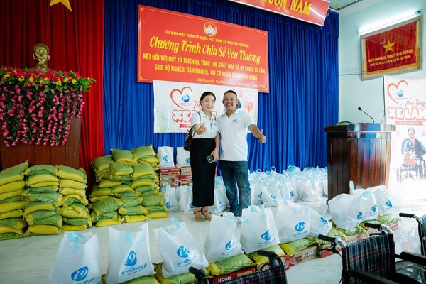 Hình ảnh minh họa lợi ích khi tham gia diễn đàn AW8, có người đang học hỏi và chia sẻ